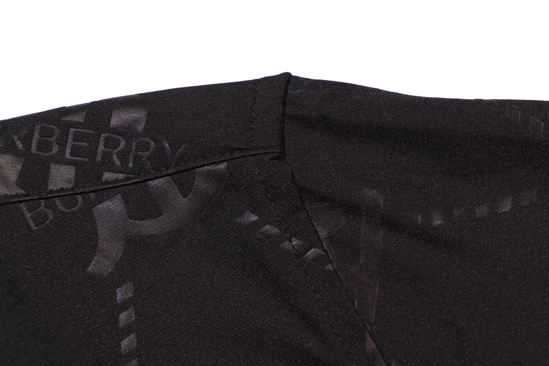 【BURBERRY 公式旗艦店】バーバリー シャツ ご好評に付き再入荷 240716