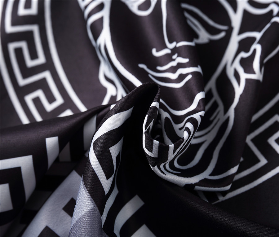 【VERSACE 公式旗艦店】ヴェルサーチ シャツ ご好評に付き再入荷！