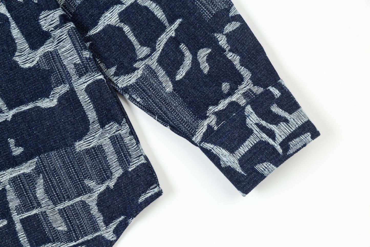 【FENDI 公式旗艦店】フェンディ シャツ ご好評に付き再入荷 240716