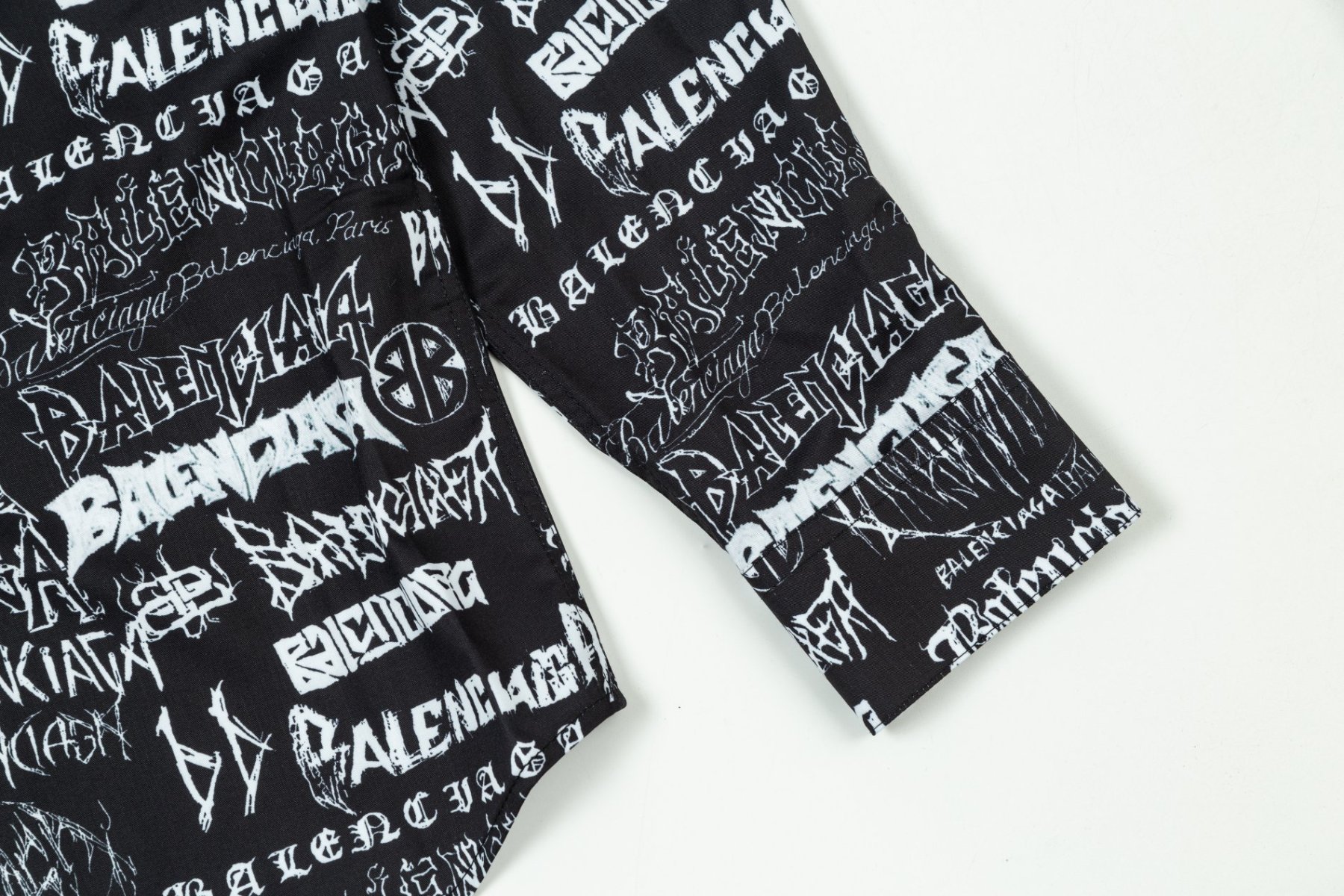 【BALENCIAGA 公式旗艦店】バレンシアガ シャツ ご好評に付き再入荷 240715