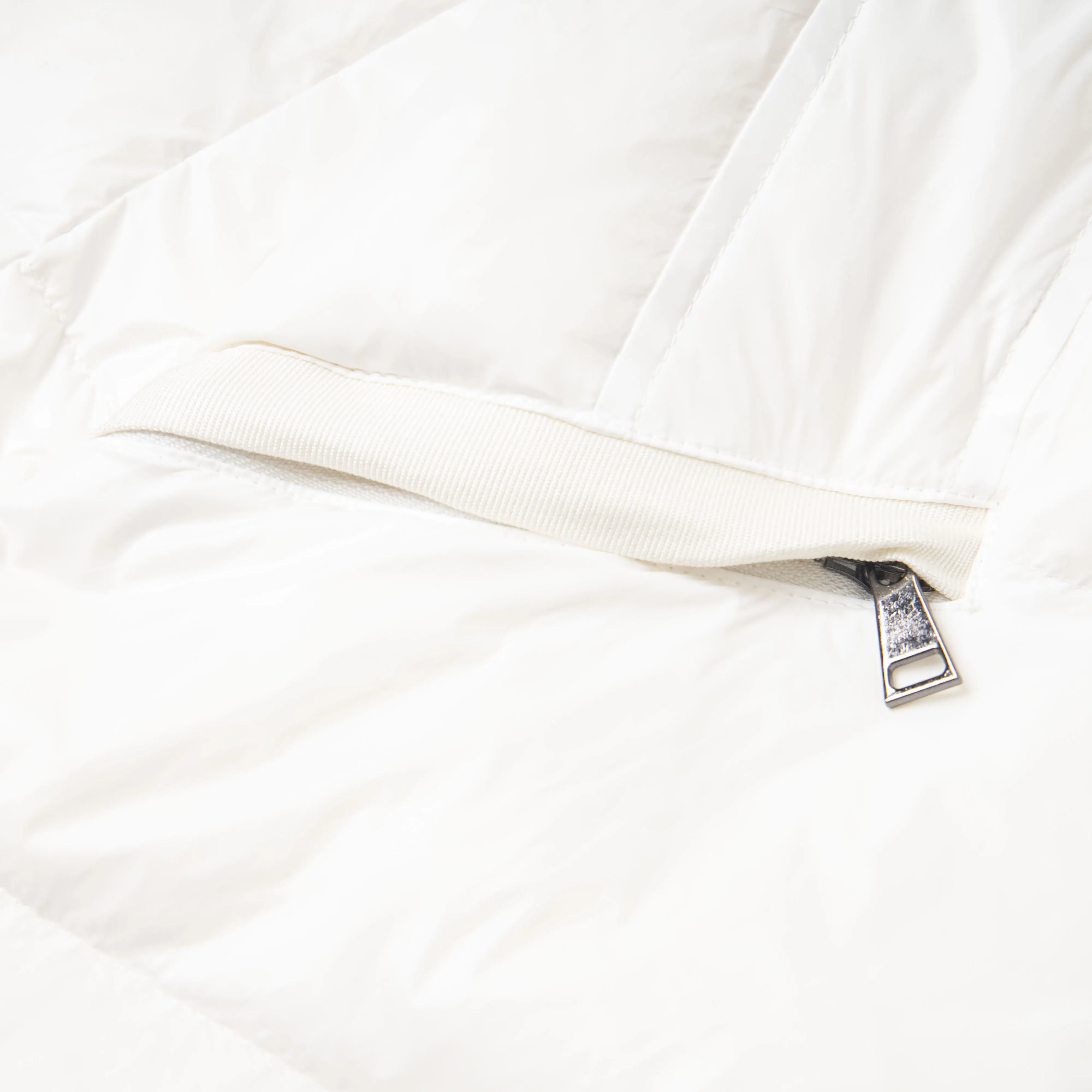 【MONCLER公式 旗艦店】モンクレール ダウンジャケット、ご好評に付き再入荷！