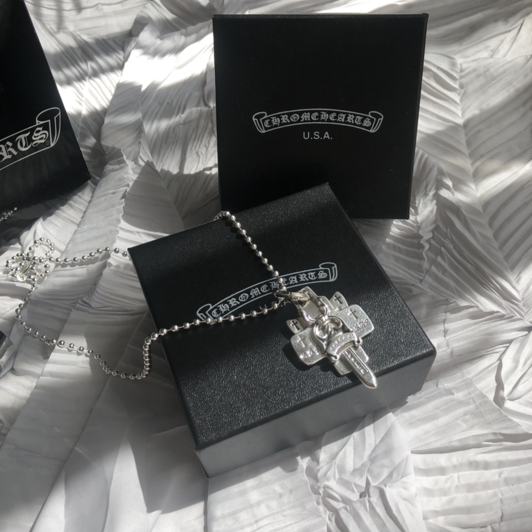 Chrome Hearts（クロムハーツ）3段ソードとホーリーソードサンスクリットペンダントネックレス
