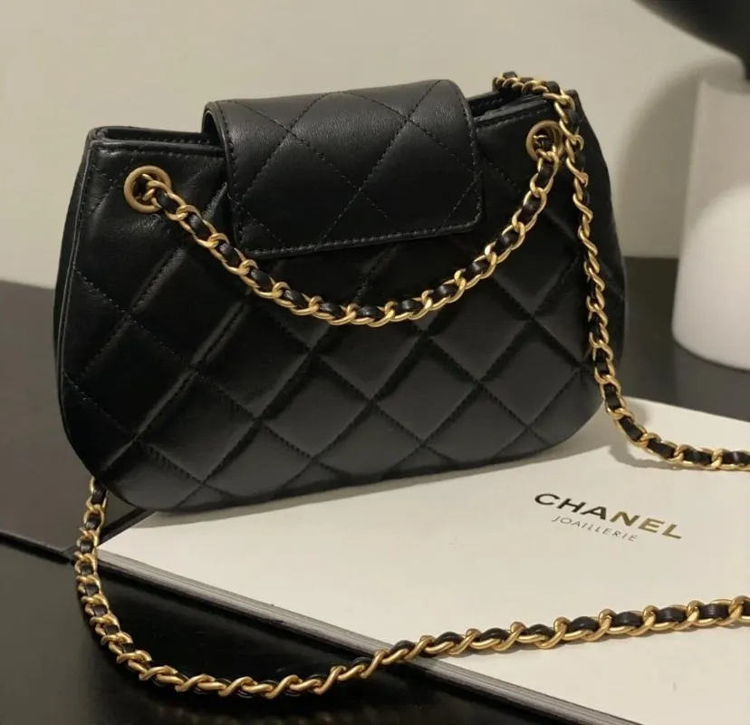 【24C★新作】CHANEL　メッセンジャーバック