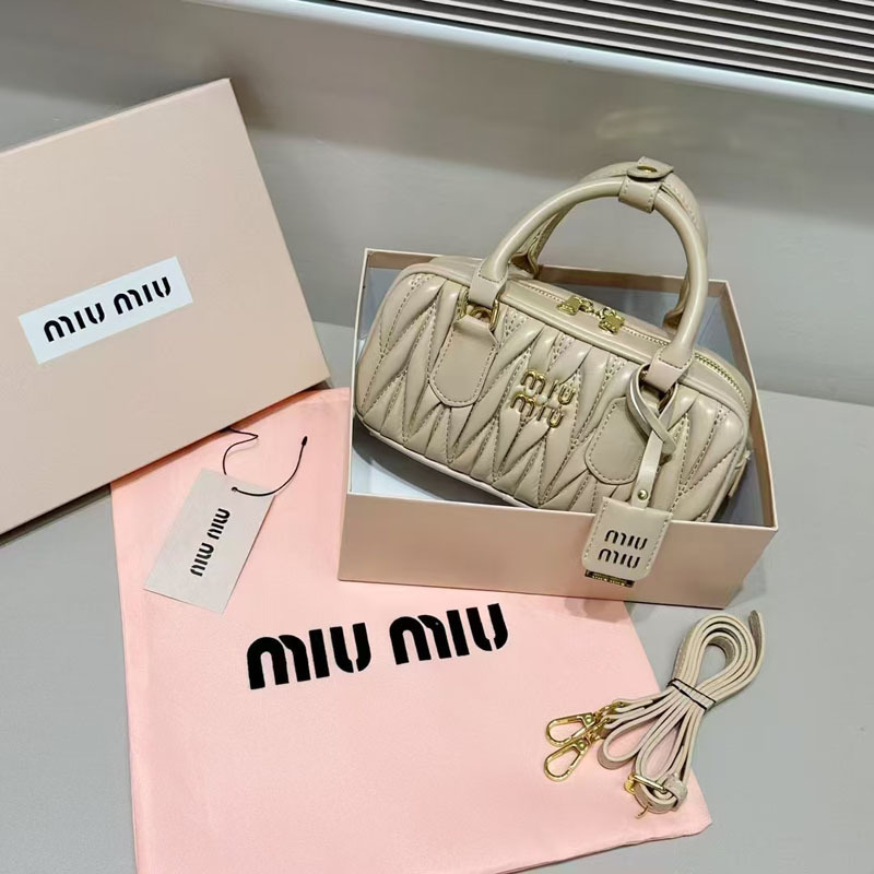 【MIU MIU公式旗艦店】レディースバッグ 22*10.5*7.5CM