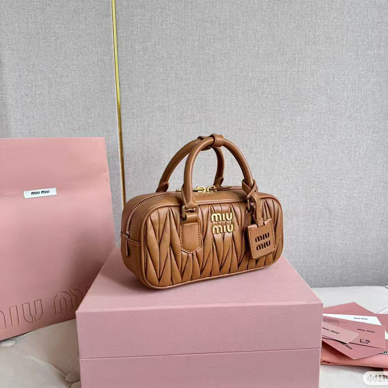 【MIU MIU公式旗艦店】レディースバッグ 22*10.5*7.5CM