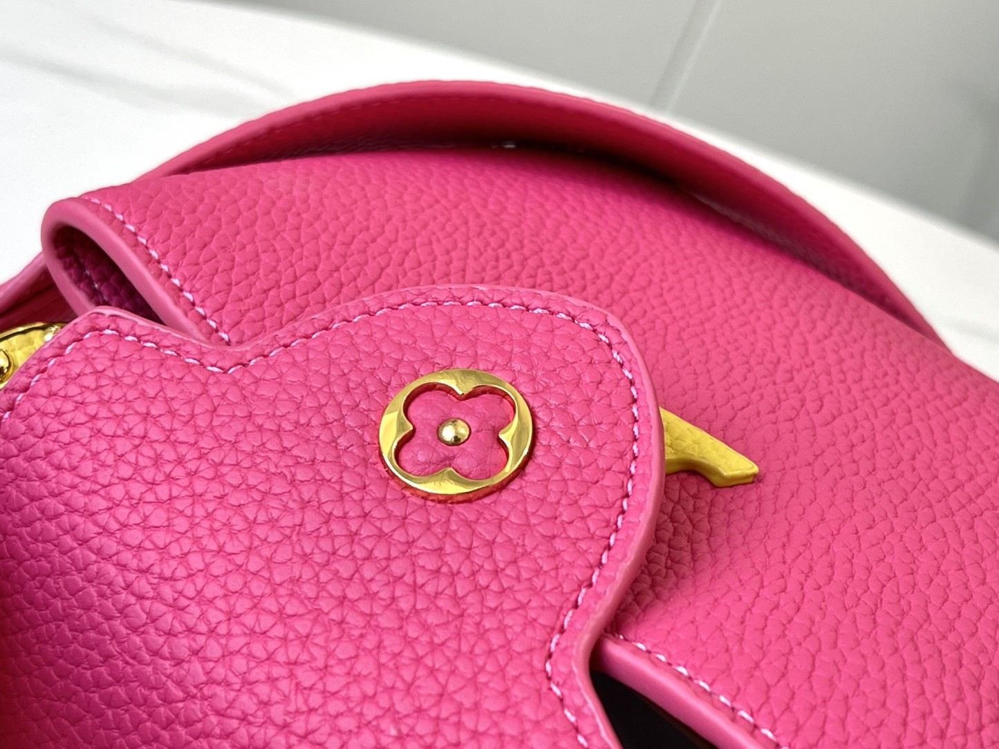 LOUIS VUITTON ルイヴィトン CAPUCINES クロスボディバッグ M59440