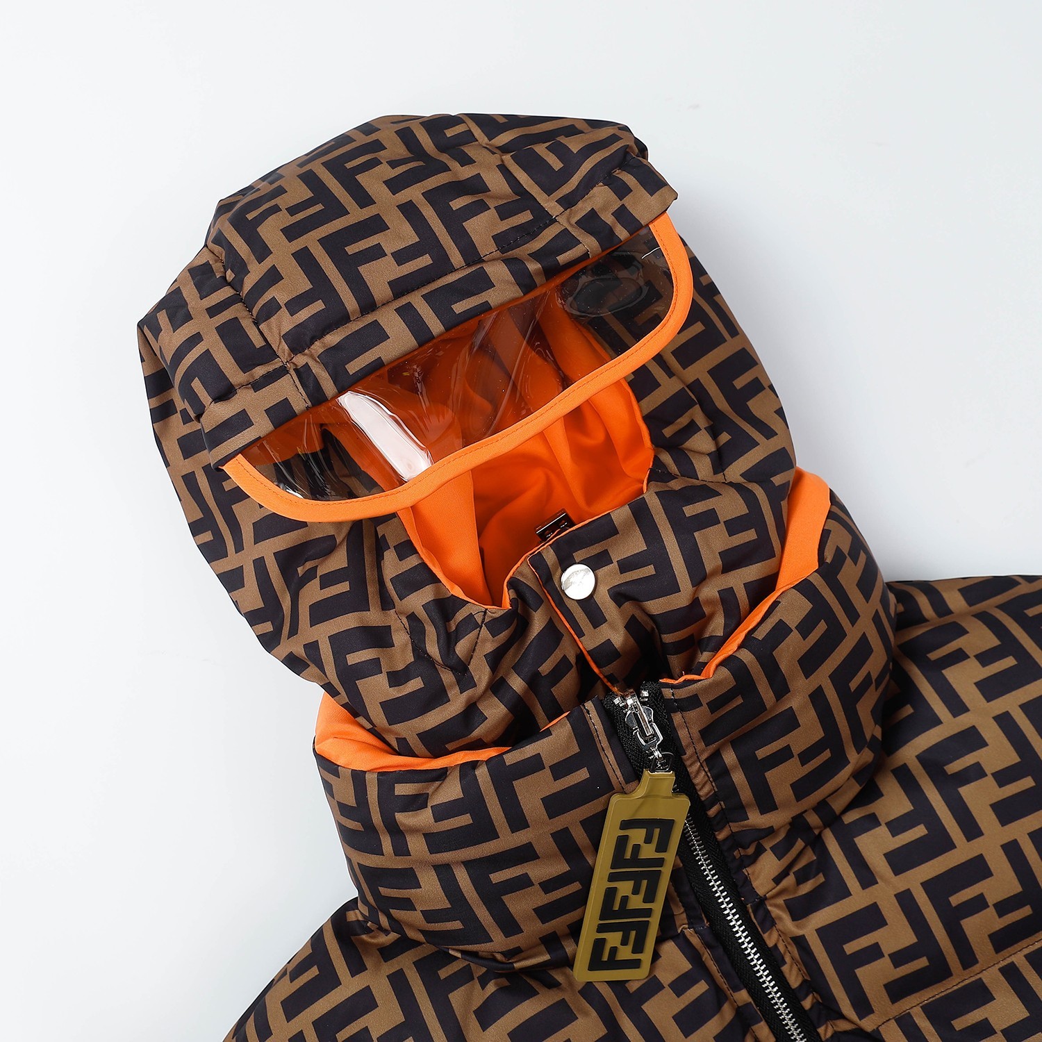 【FENDI旗艦店】フェンディ 両面着用可能なダウンジャケット ご好評に付き再入荷！