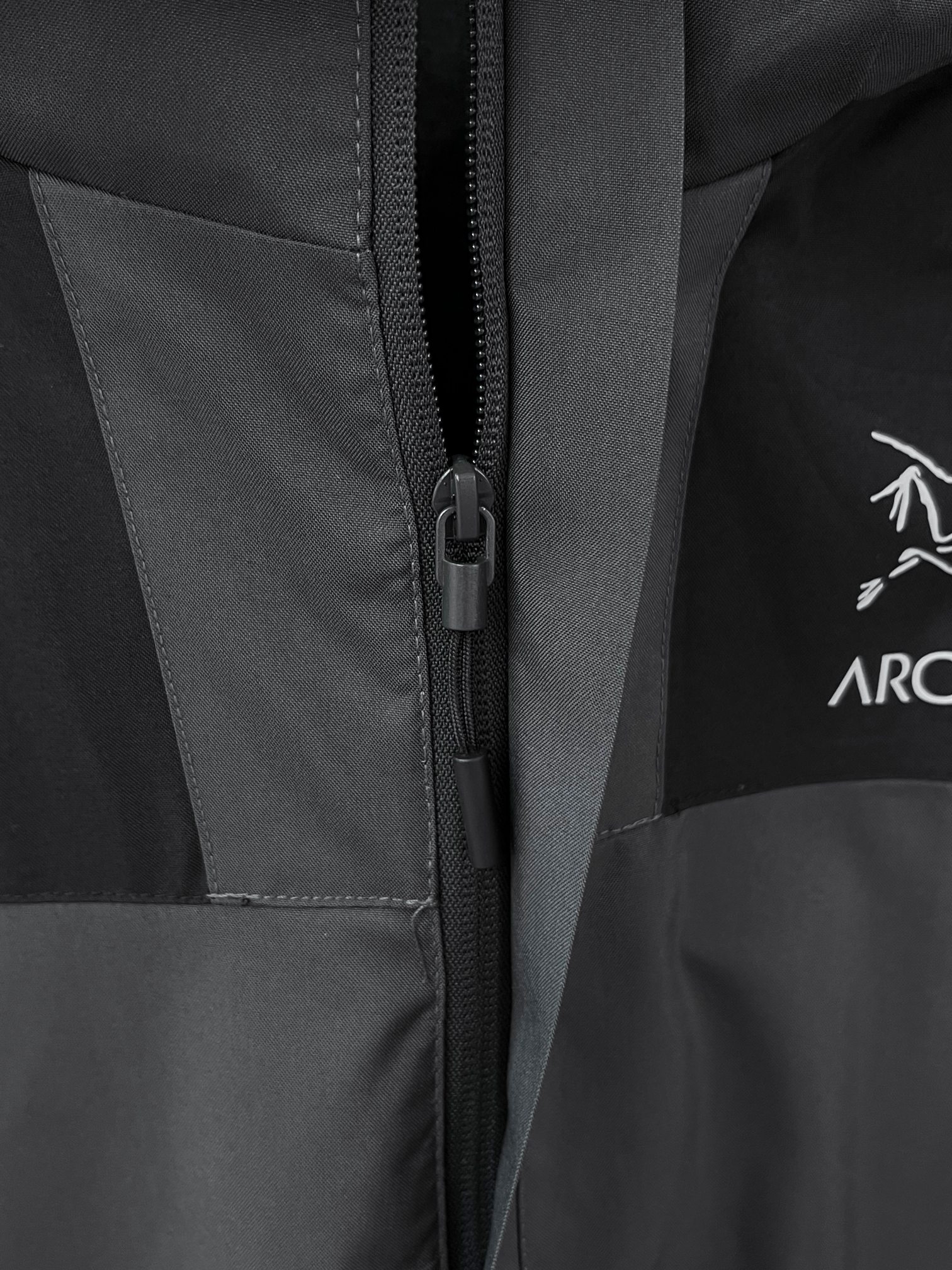 【ARC'TERYX旗艦店】保温ジャケット 男女兼用 ご好評に付き再入荷！