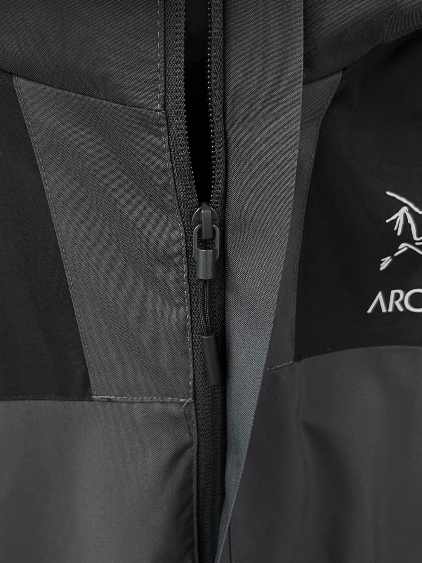 【ARC'TERYX旗艦店】保温ジャケット 男女兼用 ご好評に付き再入荷！