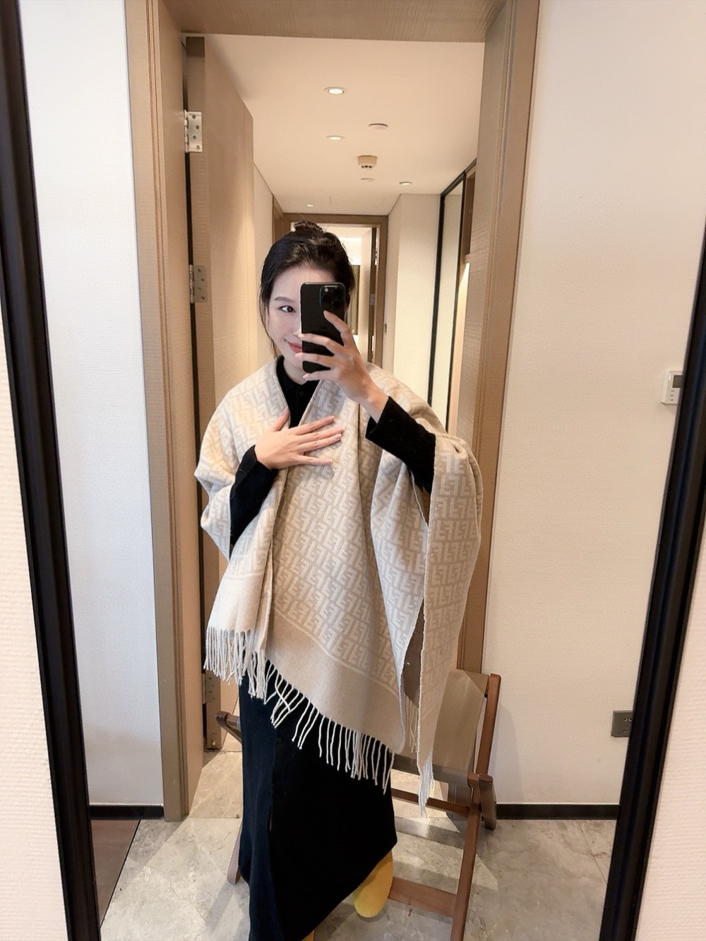 【FENDI旗艦店】フェンディ マント ショール ご好評に付き再入荷！