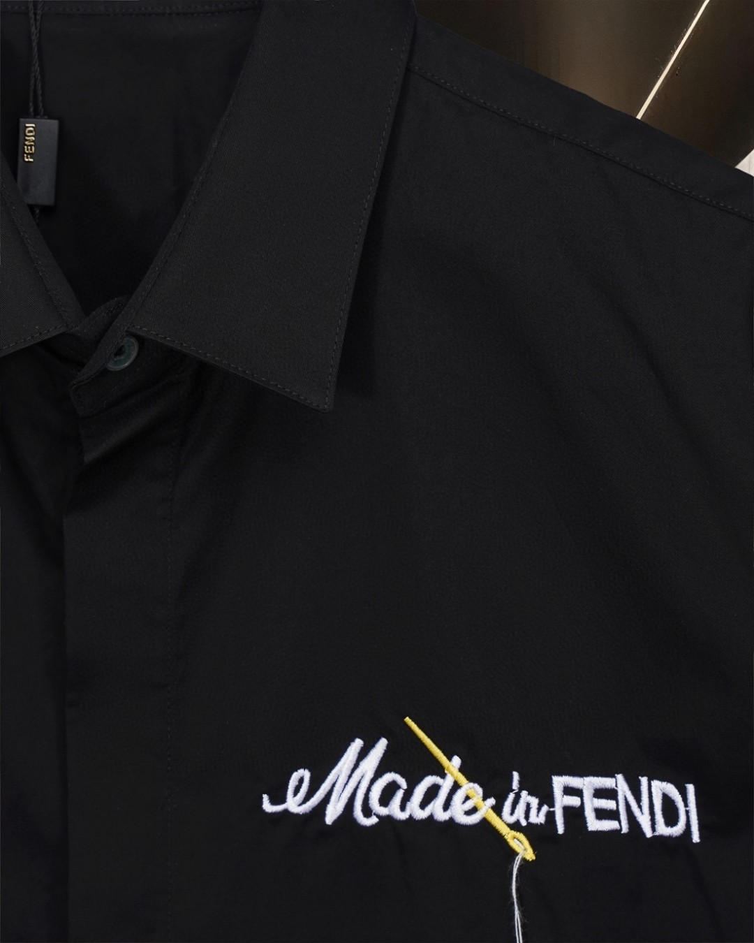 【FENDI旗艦店】（フェンディ）長袖シャツ、ご好評に付き再入荷！