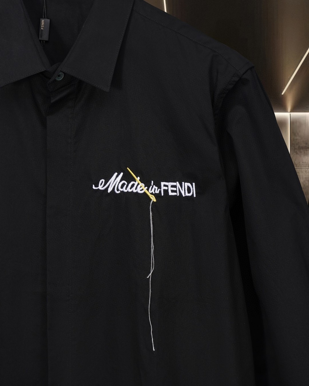 【FENDI旗艦店】（フェンディ）長袖シャツ、ご好評に付き再入荷！