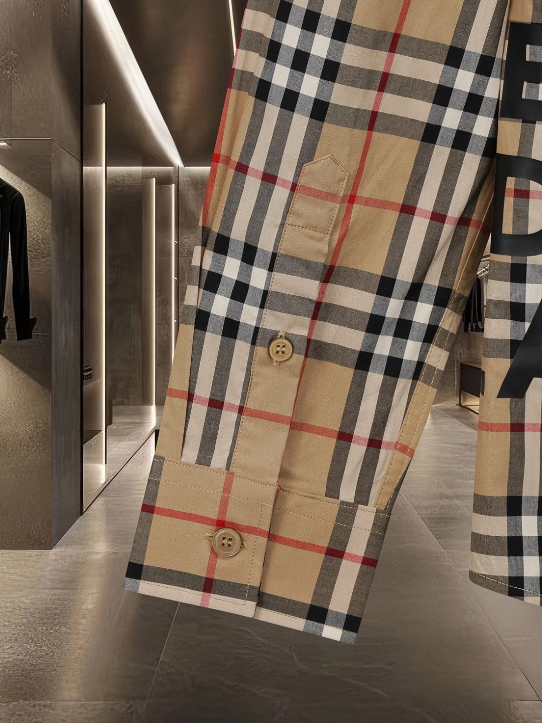 【BURBERRY旗艦店】（バーバリー）長袖シャツ、ご好評に付き再入荷！