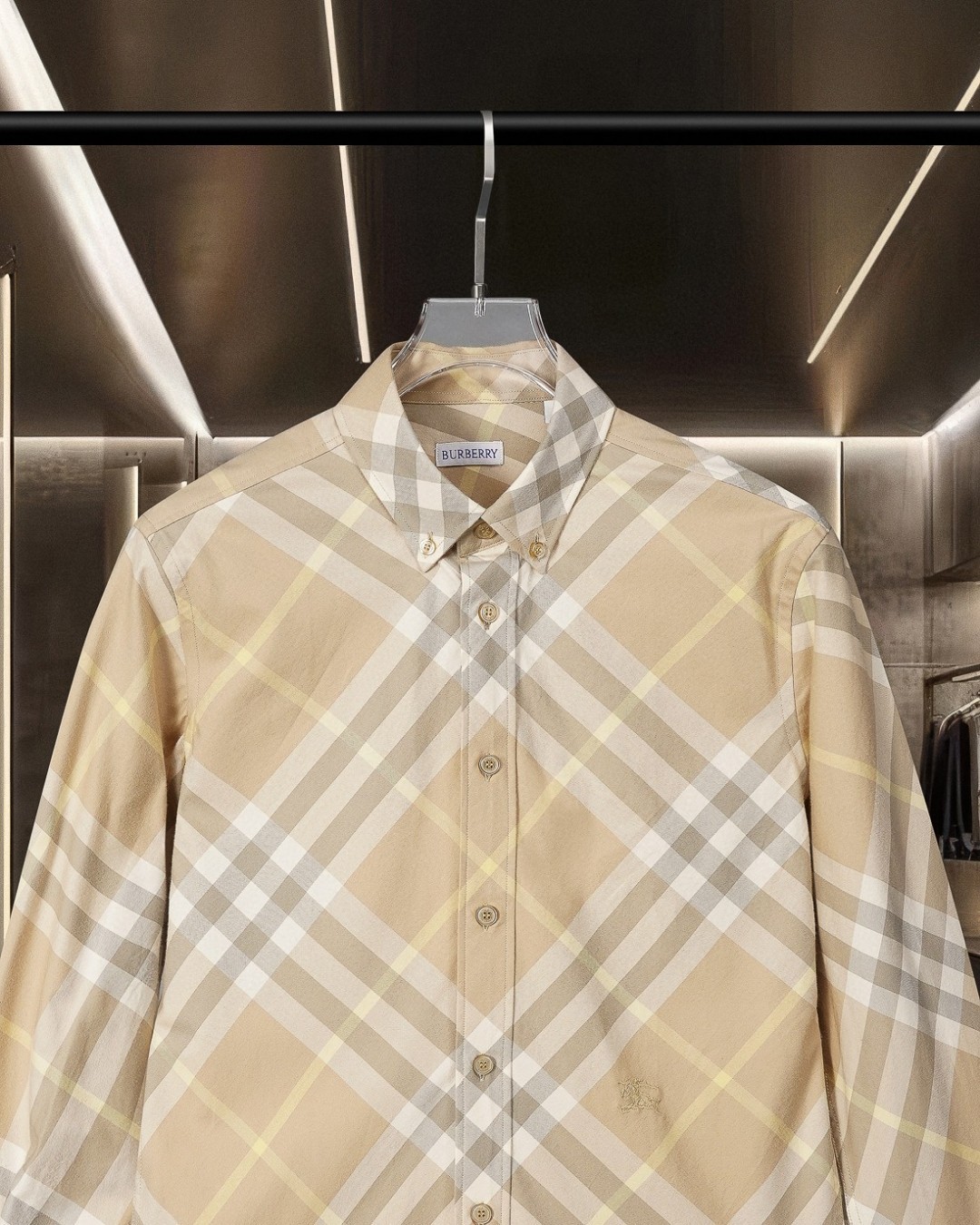 【BURBERRY旗艦店】（バーバリー）長袖シャツ、ご好評に付き再入荷！