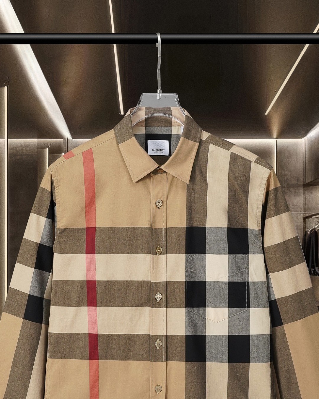 【BURBERRY旗艦店】（バーバリー）長袖シャツ、ご好評に付き再入荷！