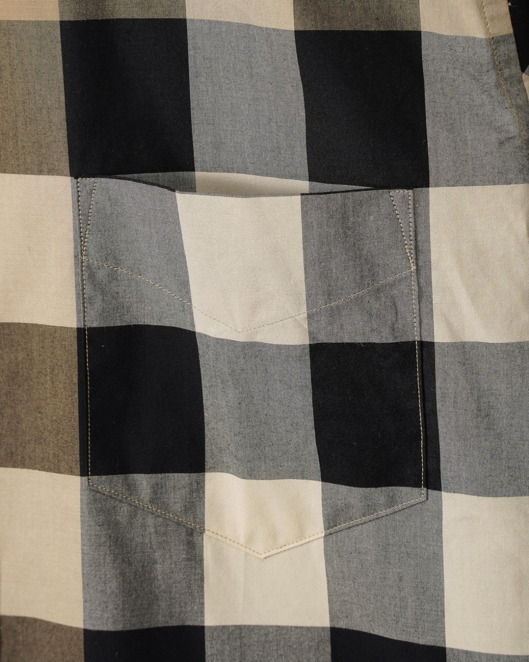 【BURBERRY旗艦店】（バーバリー）長袖シャツ、ご好評に付き再入荷！