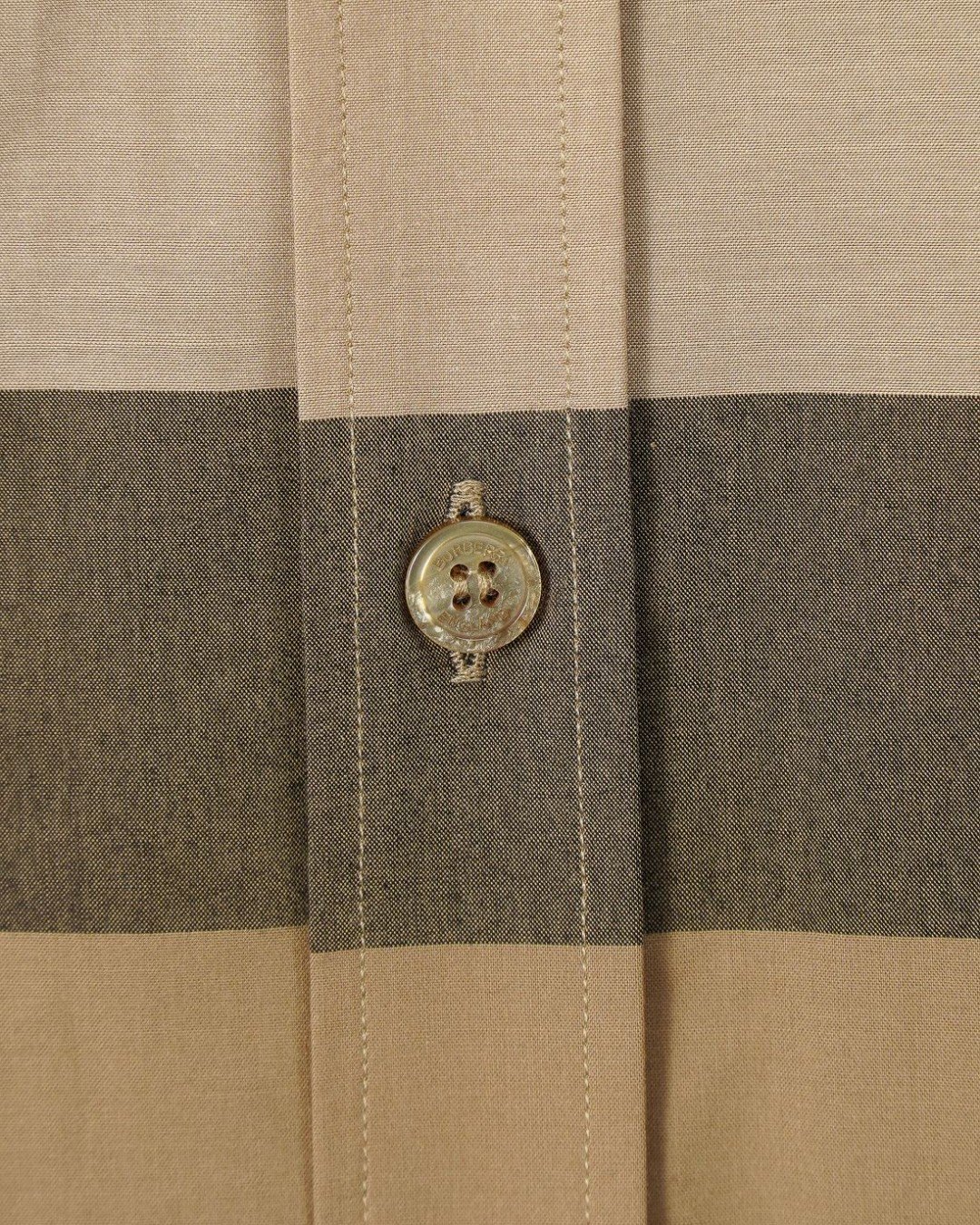 【BURBERRY旗艦店】（バーバリー）長袖シャツ、ご好評に付き再入荷！