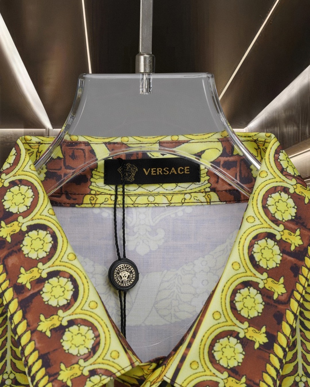 【VERSACE旗艦店】（ヴェルサーチ）長袖シャツ、ご好評に付き再入荷！