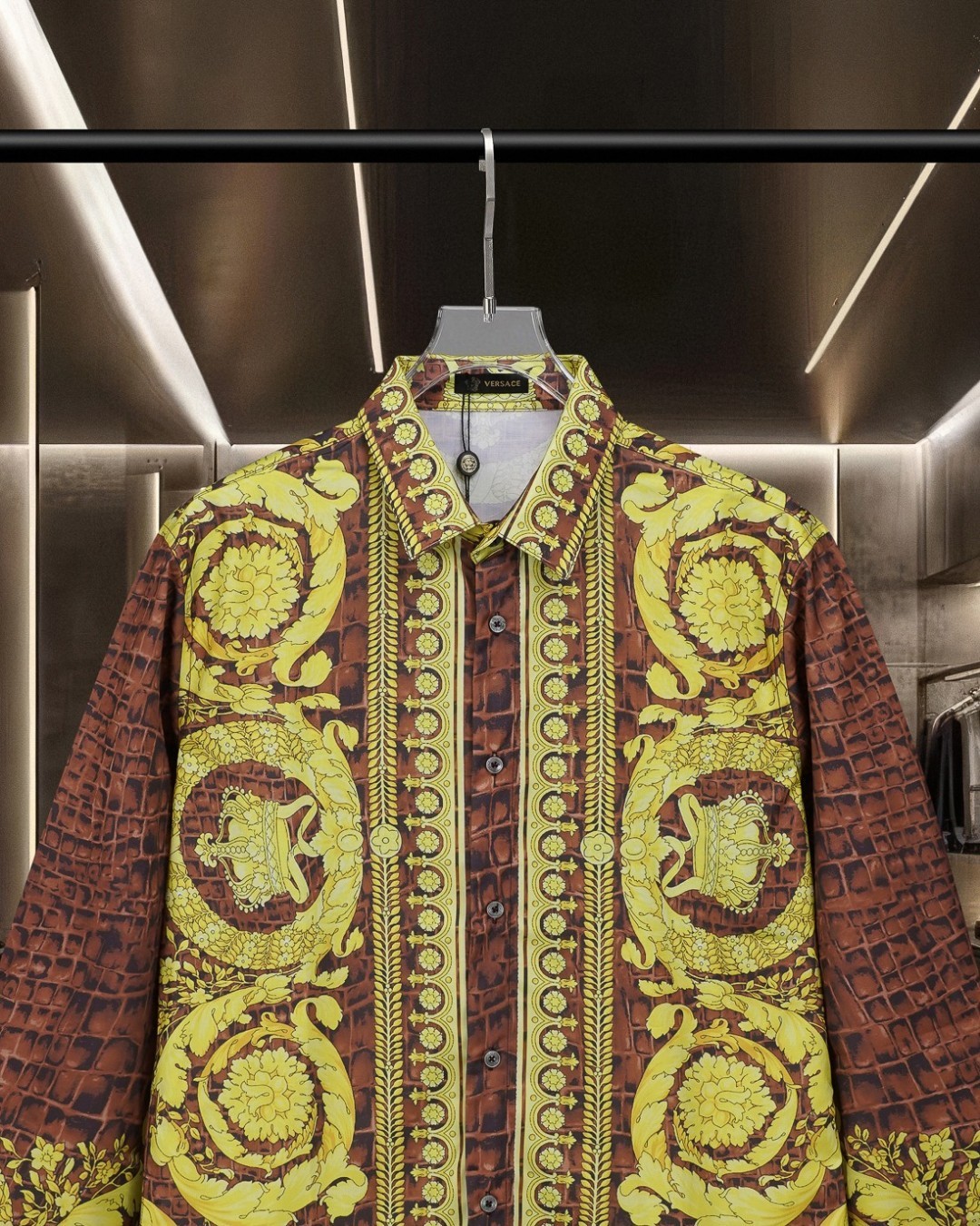 【VERSACE旗艦店】（ヴェルサーチ）長袖シャツ、ご好評に付き再入荷！