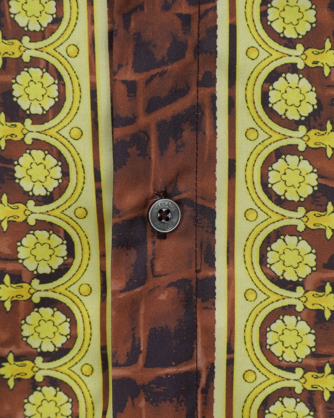 【VERSACE旗艦店】（ヴェルサーチ）長袖シャツ、ご好評に付き再入荷！