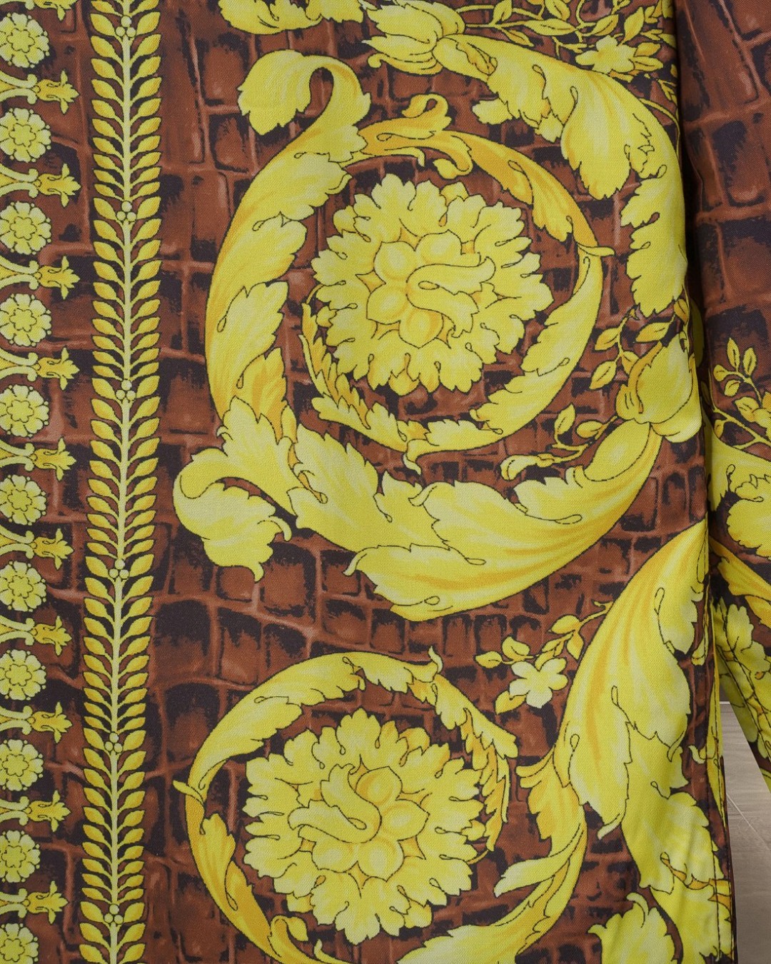 【VERSACE旗艦店】（ヴェルサーチ）長袖シャツ、ご好評に付き再入荷！