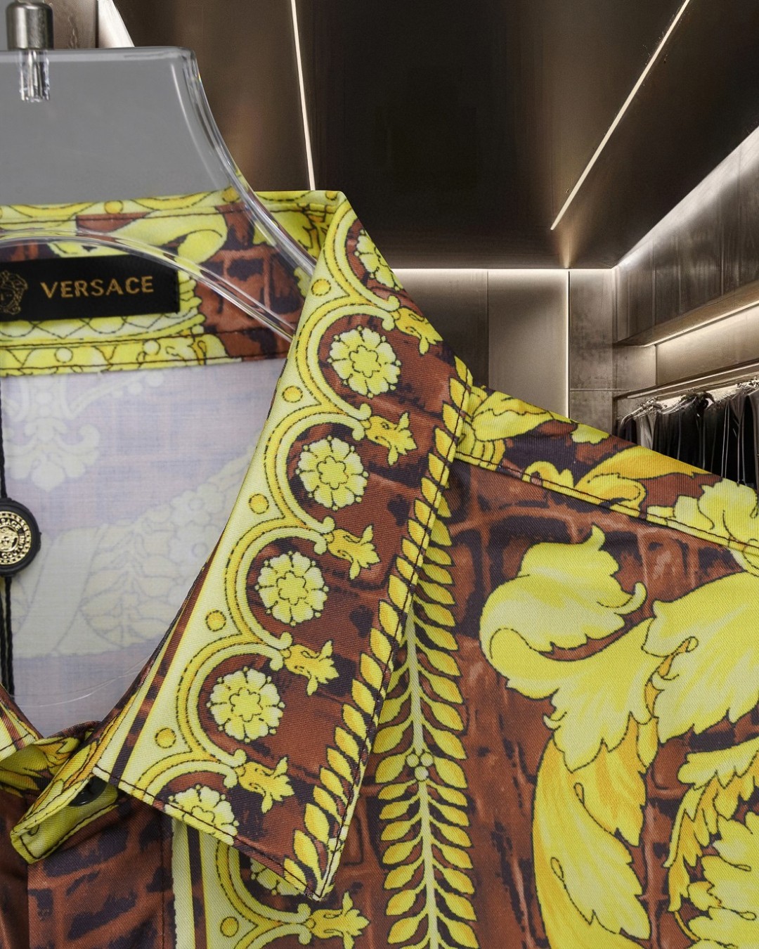 【VERSACE旗艦店】（ヴェルサーチ）長袖シャツ、ご好評に付き再入荷！