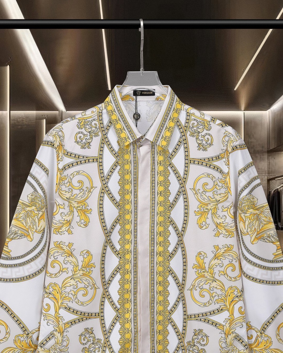 【VERSACE旗艦店】（ヴェルサーチ）長袖シャツ、ご好評に付き再入荷！