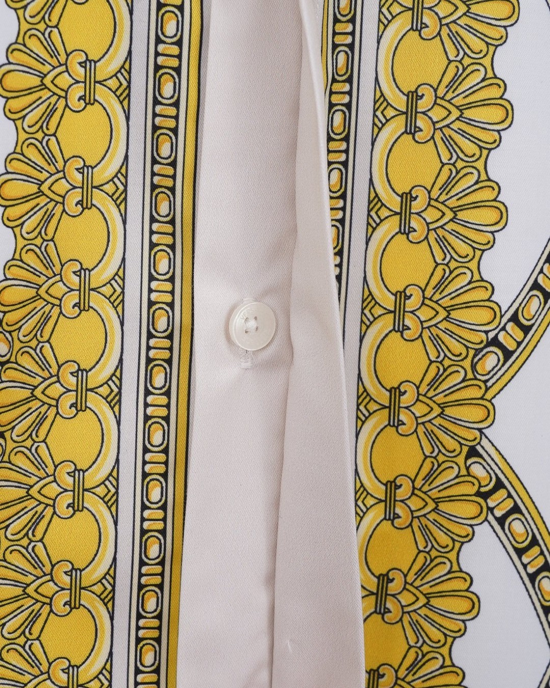 【VERSACE旗艦店】（ヴェルサーチ）長袖シャツ、ご好評に付き再入荷！