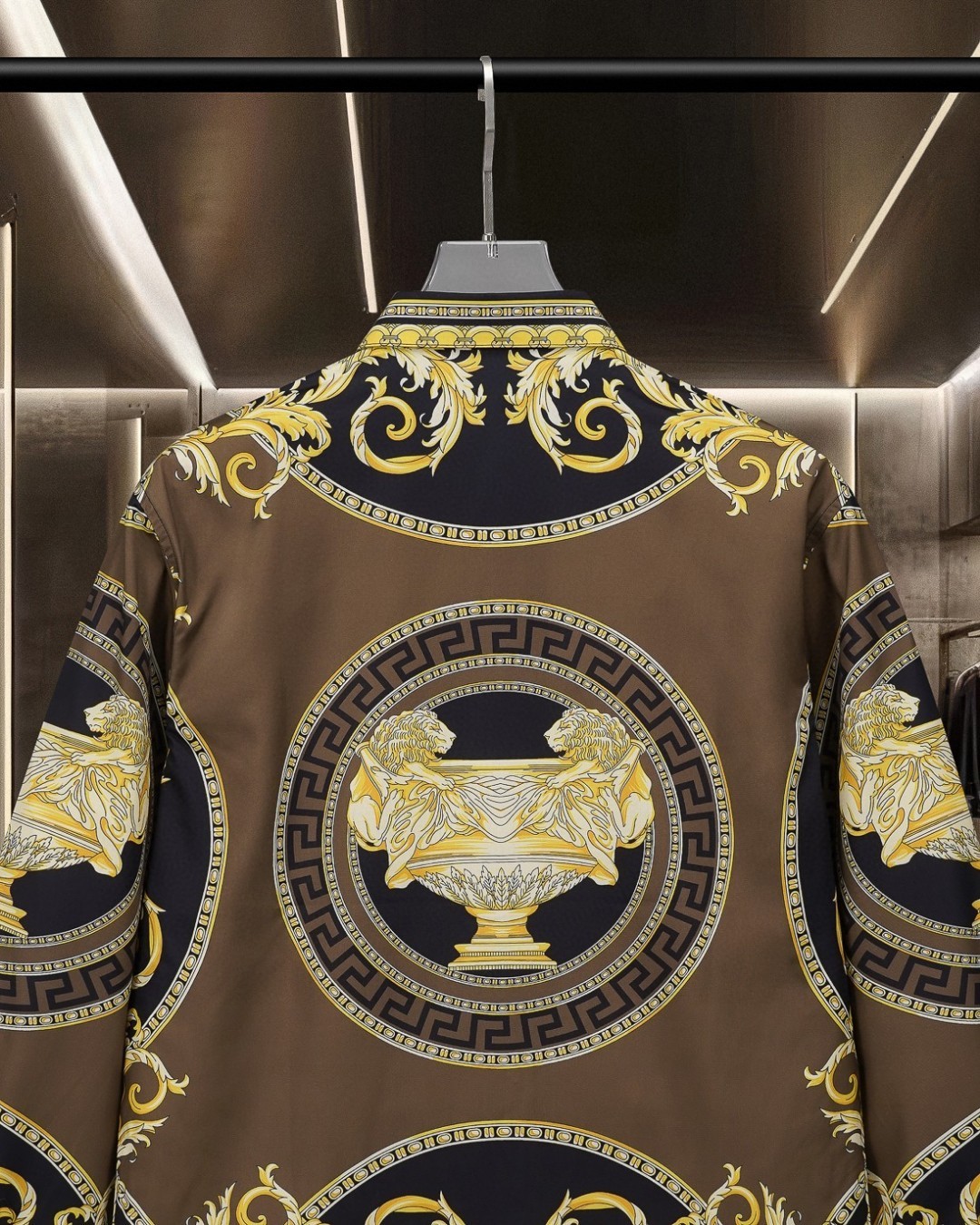 【VERSACE旗艦店】（ヴェルサーチ）長袖シャツ、ご好評に付き再入荷！