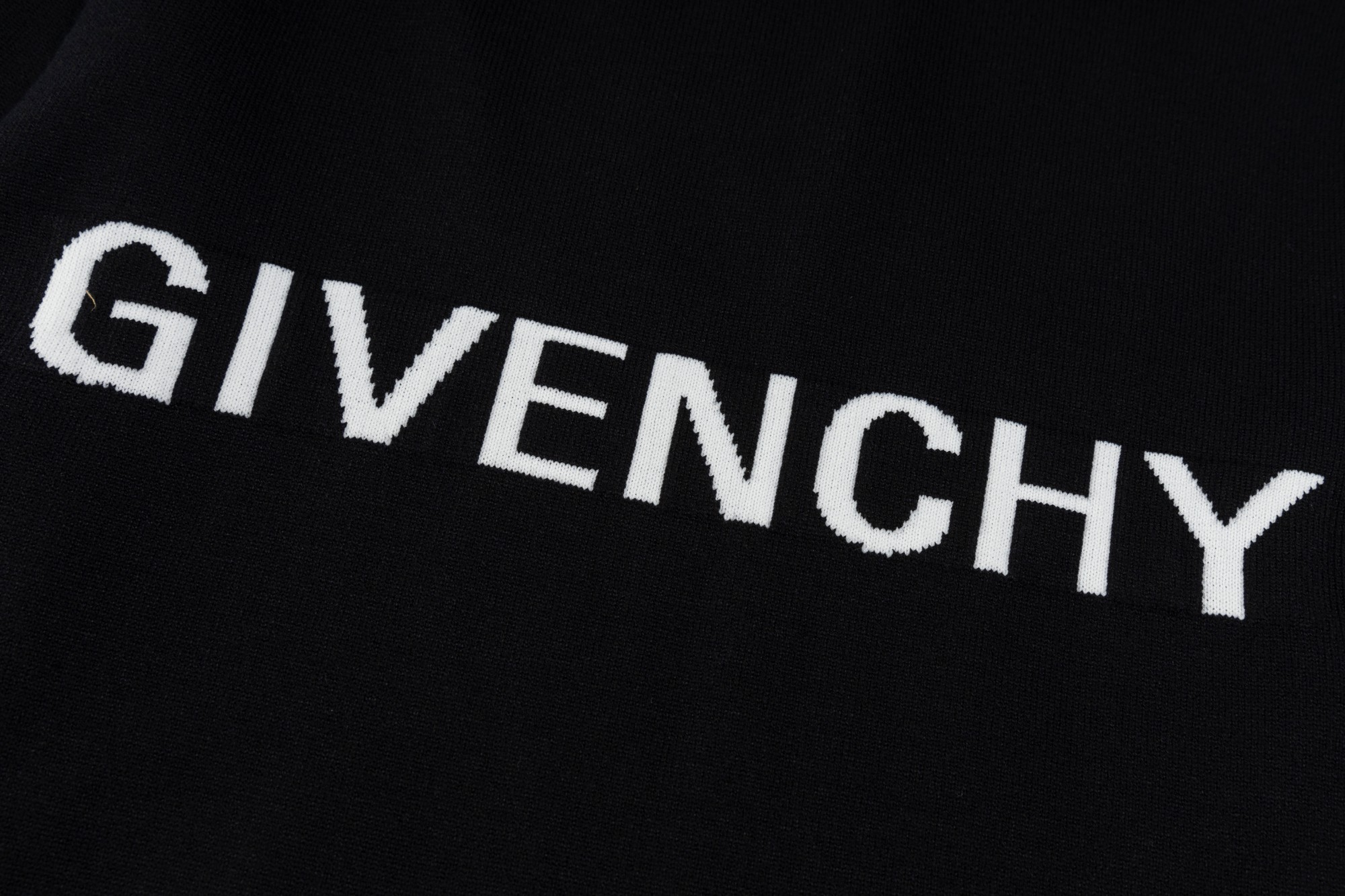 【GIVENCHY旗艦店】ジバンシー セーター ご好評に付き再入荷！