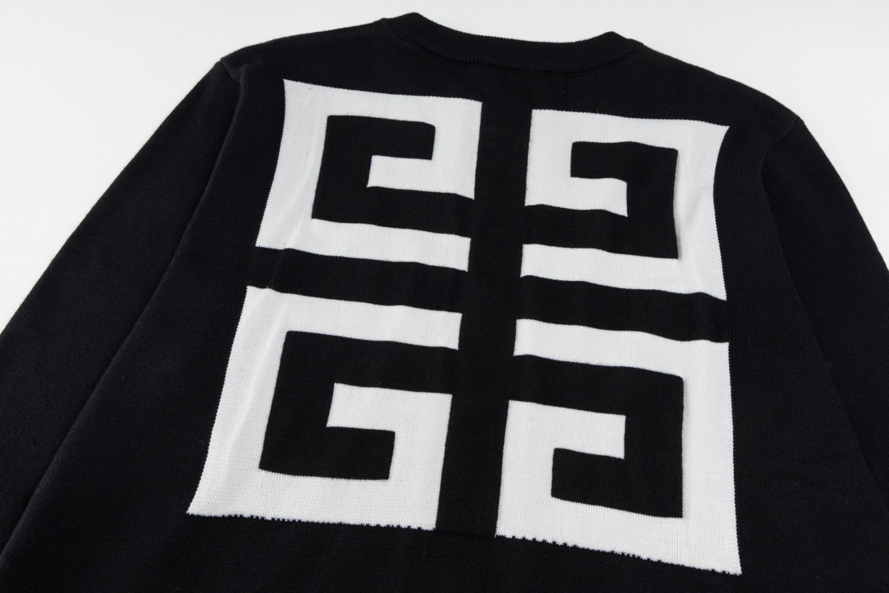 【GIVENCHY旗艦店】ジバンシー セーター ご好評に付き再入荷！