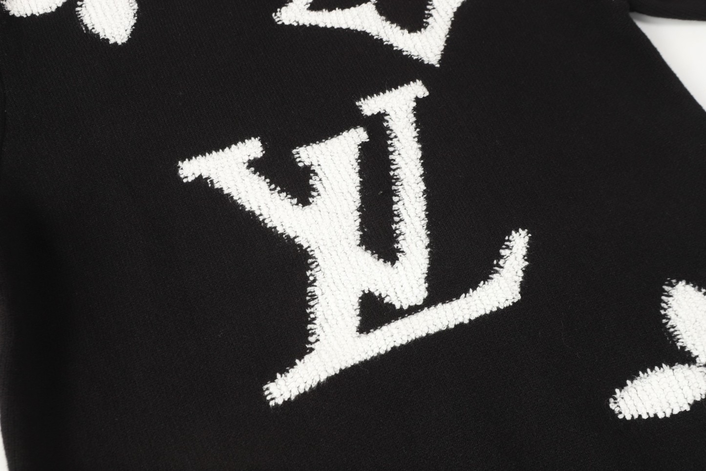 【LOUIS VUITTON旗艦店】ルイヴィトン セーター ご好評に付き再入荷！