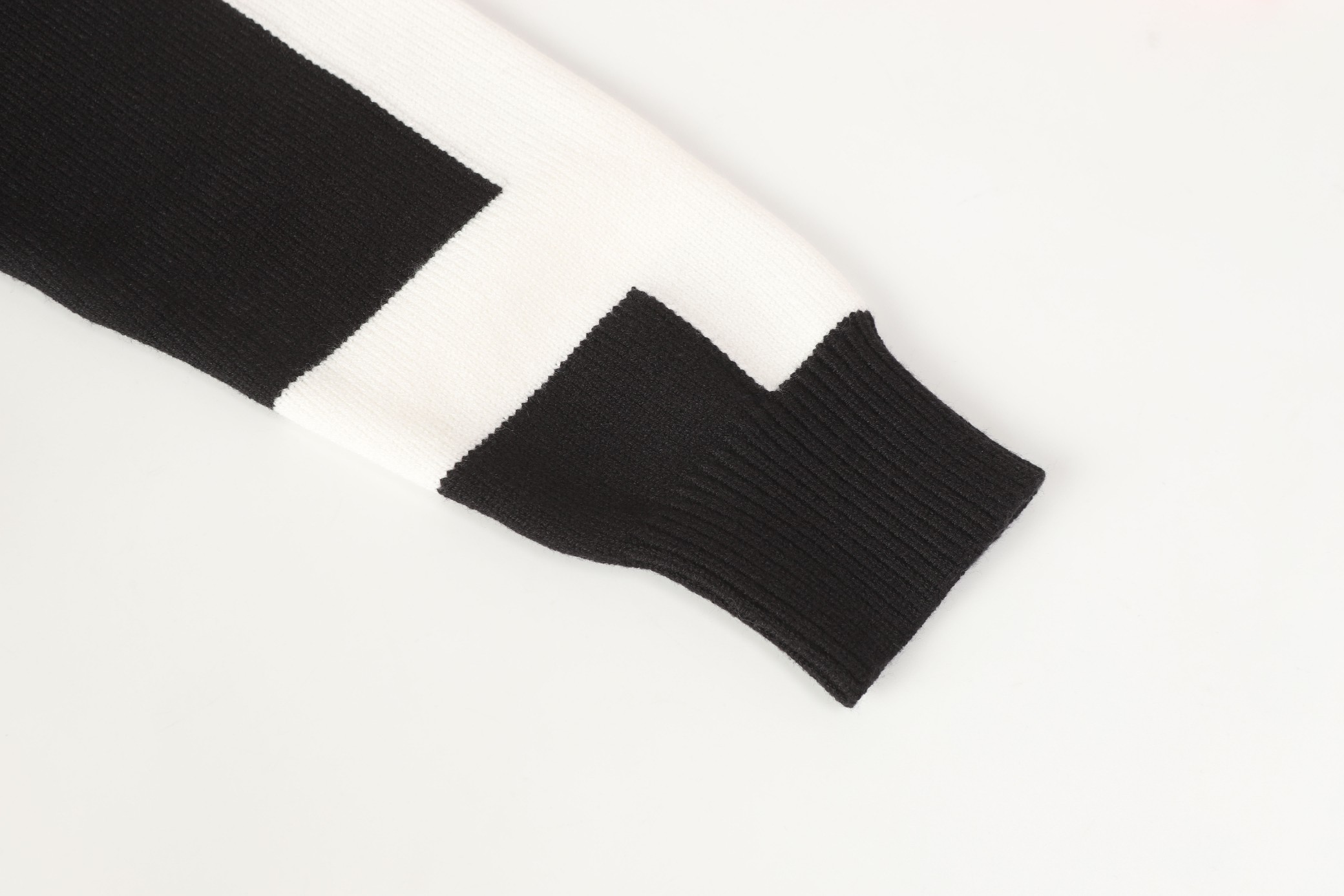 【LOEWE旗艦店】ロエベ セーター 男女兼用 ご好評に付き再入荷！