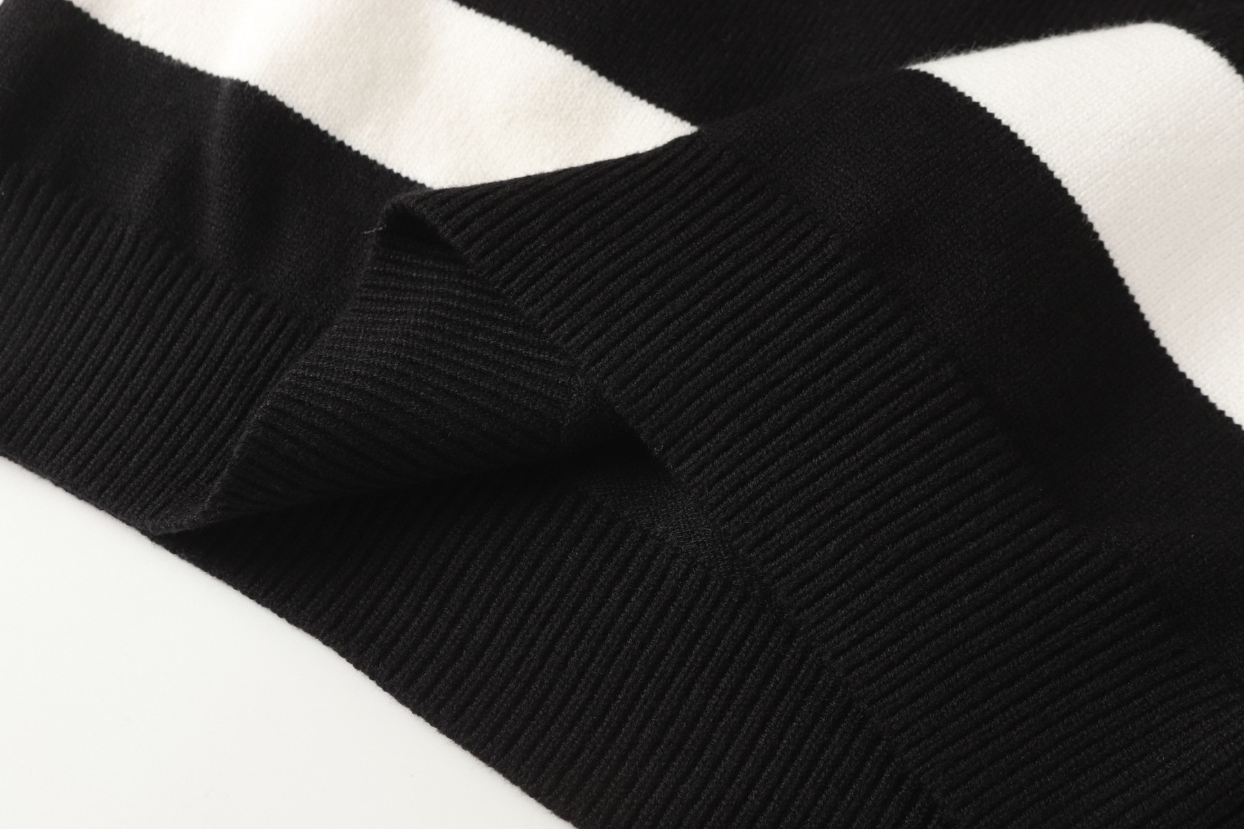 【LOEWE旗艦店】ロエベ セーター 男女兼用 ご好評に付き再入荷！