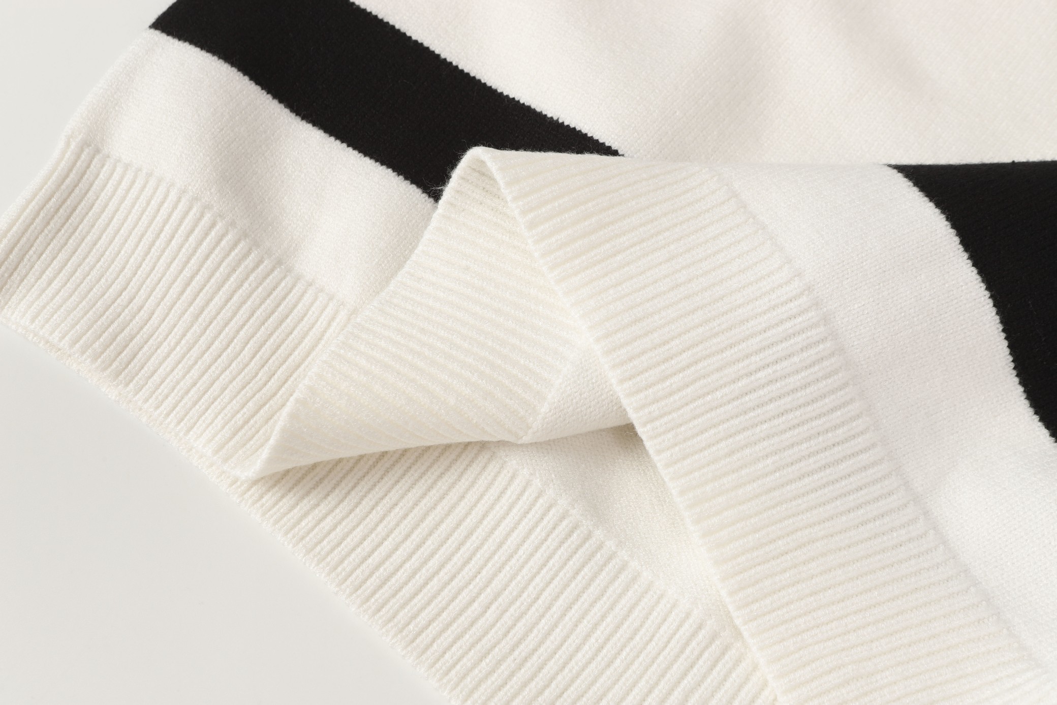 【LOEWE旗艦店】ロエベ セーター 男女兼用 ご好評に付き再入荷！