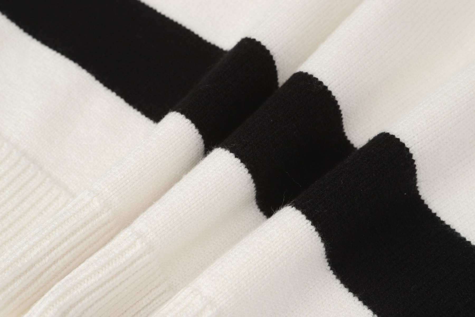 【LOEWE旗艦店】ロエベ セーター 男女兼用 ご好評に付き再入荷！