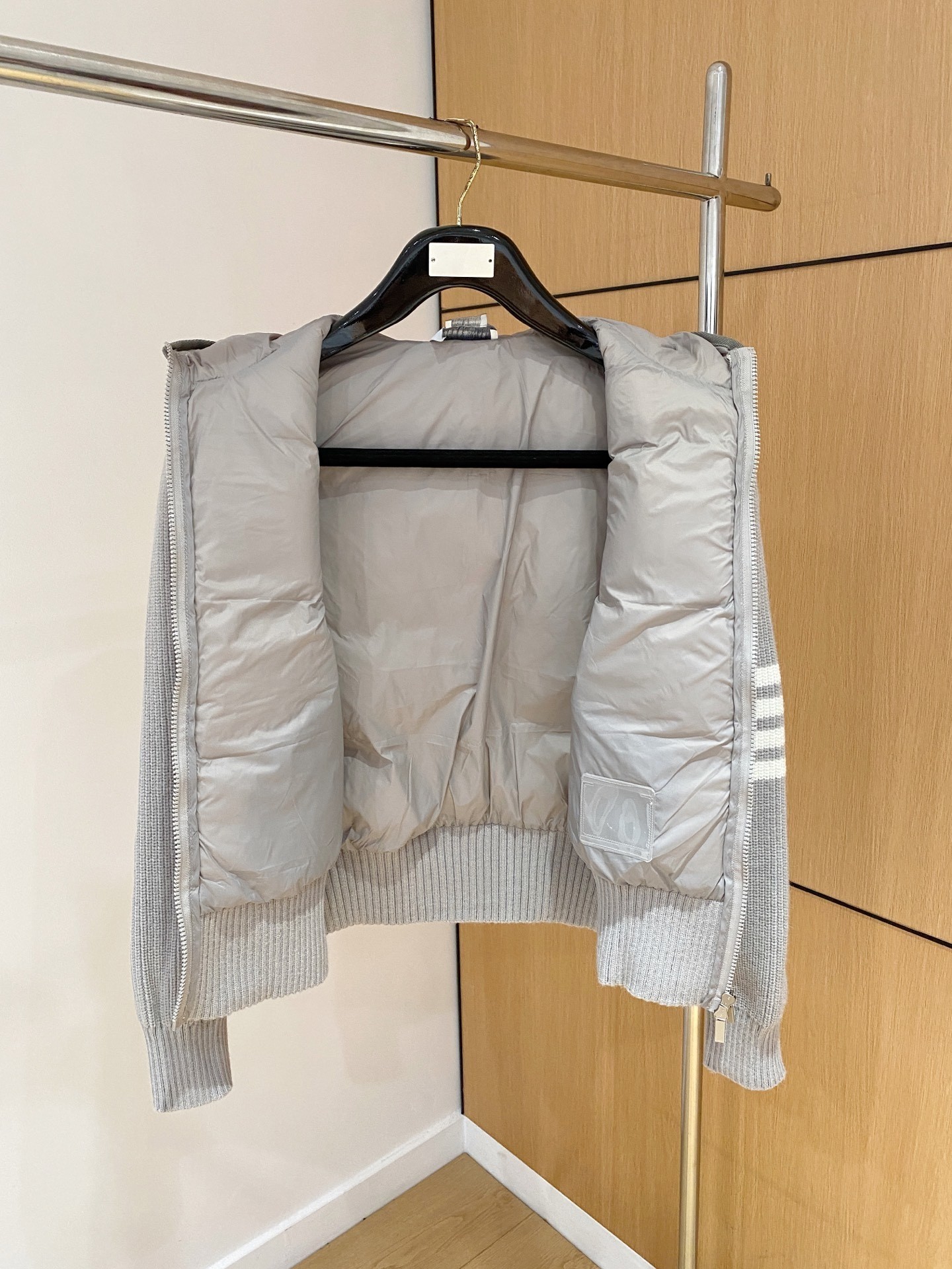 【MONCLER 公式旗艦店】モンクレール ダウンジャケット ご好評に付き再入荷！