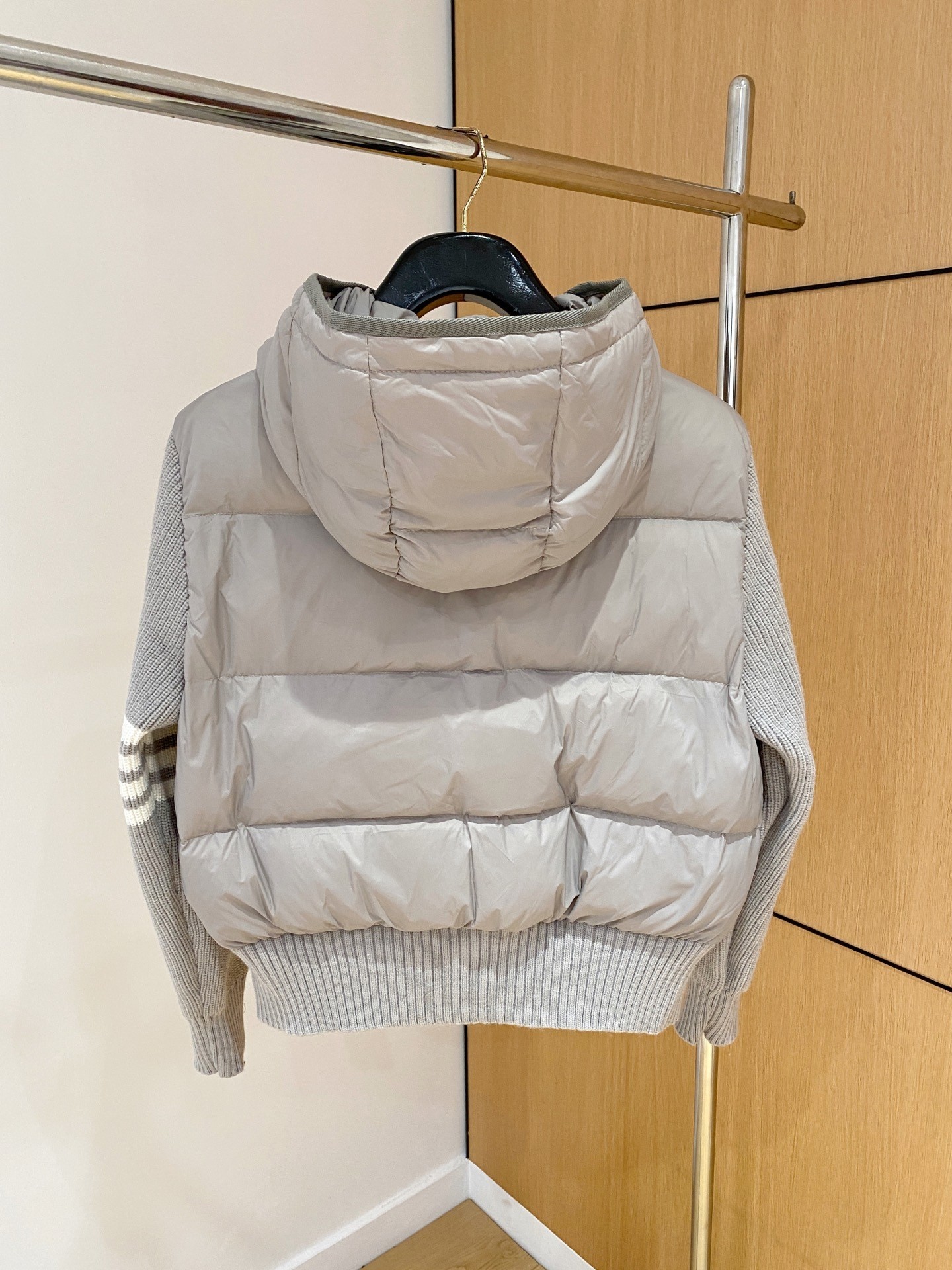 【MONCLER 公式旗艦店】モンクレール ダウンジャケット ご好評に付き再入荷！