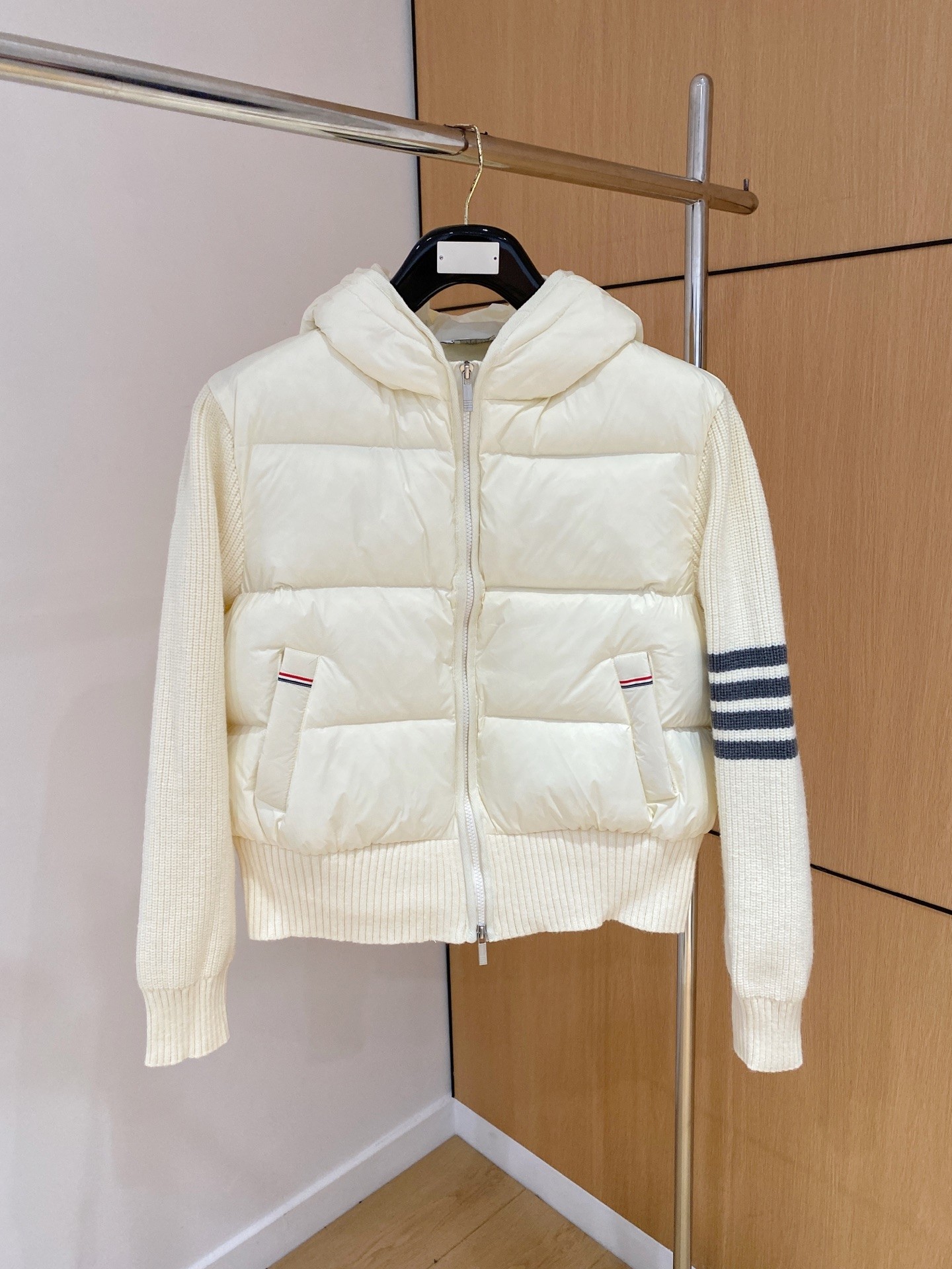 【MONCLER 公式旗艦店】モンクレール ダウンジャケット ご好評に付き再入荷！