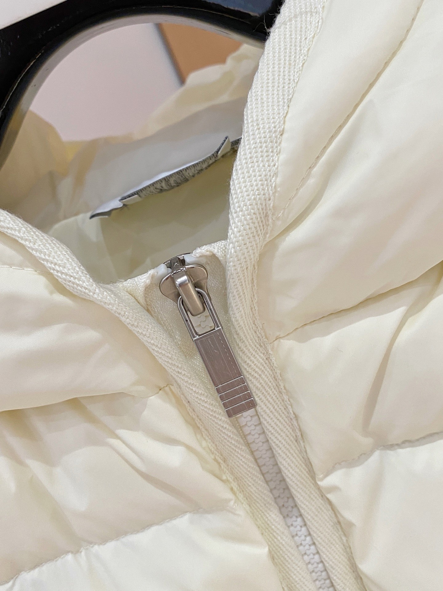 【MONCLER 公式旗艦店】モンクレール ダウンジャケット ご好評に付き再入荷！