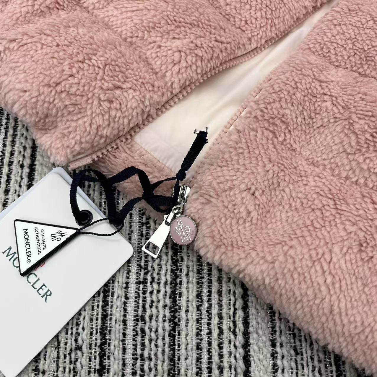 【MONCLER 公式旗艦店】モンクレール ダウンジャケット ご好評に付き再入荷！