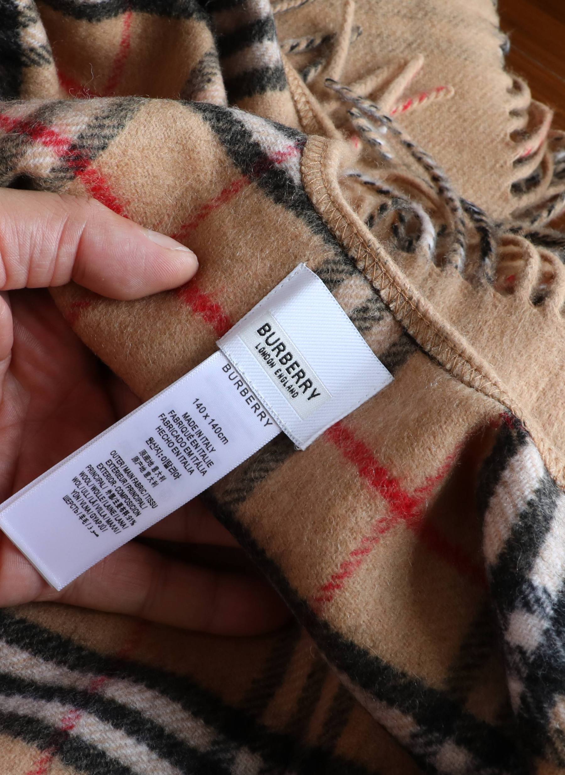 【BURBERRY旗艦店】バーバリー マント ショール ご好評に付き再入荷！