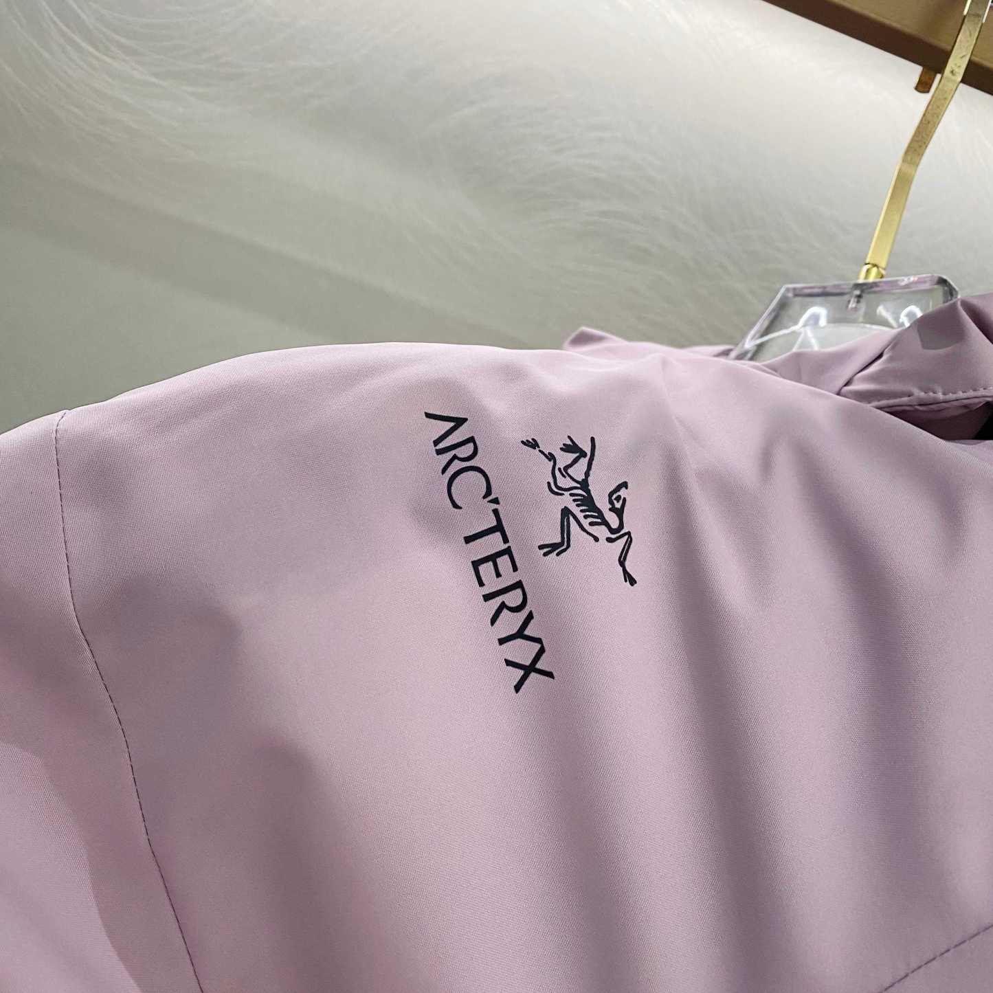 【ARC TERYX公式旗艦店】ダウンジャケット 男女兼用 ご好評に付き再入荷！