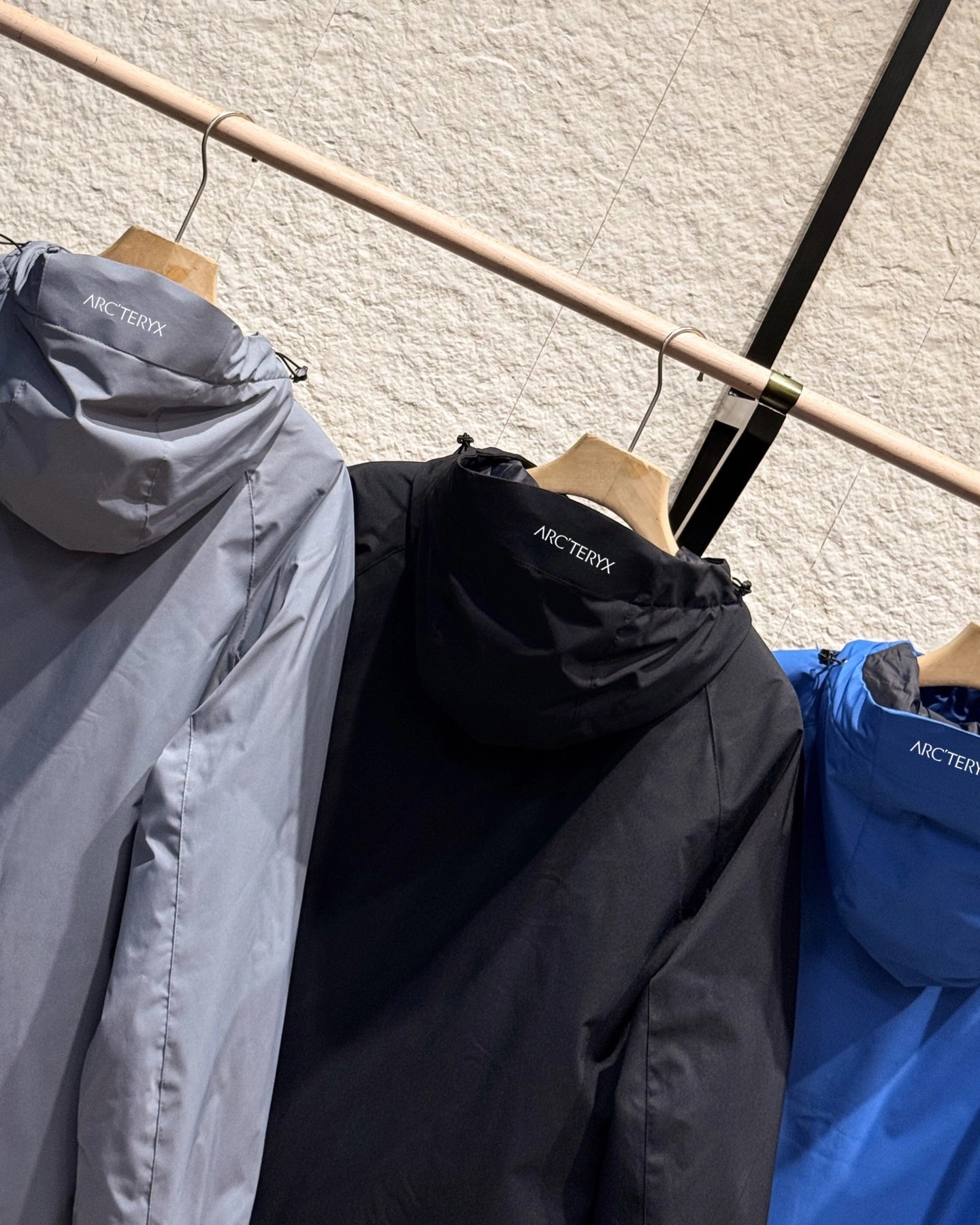 【ARC'TERYX旗艦店】軽量防風防水ジャケット 男女兼用 ご好評に付き再入荷！