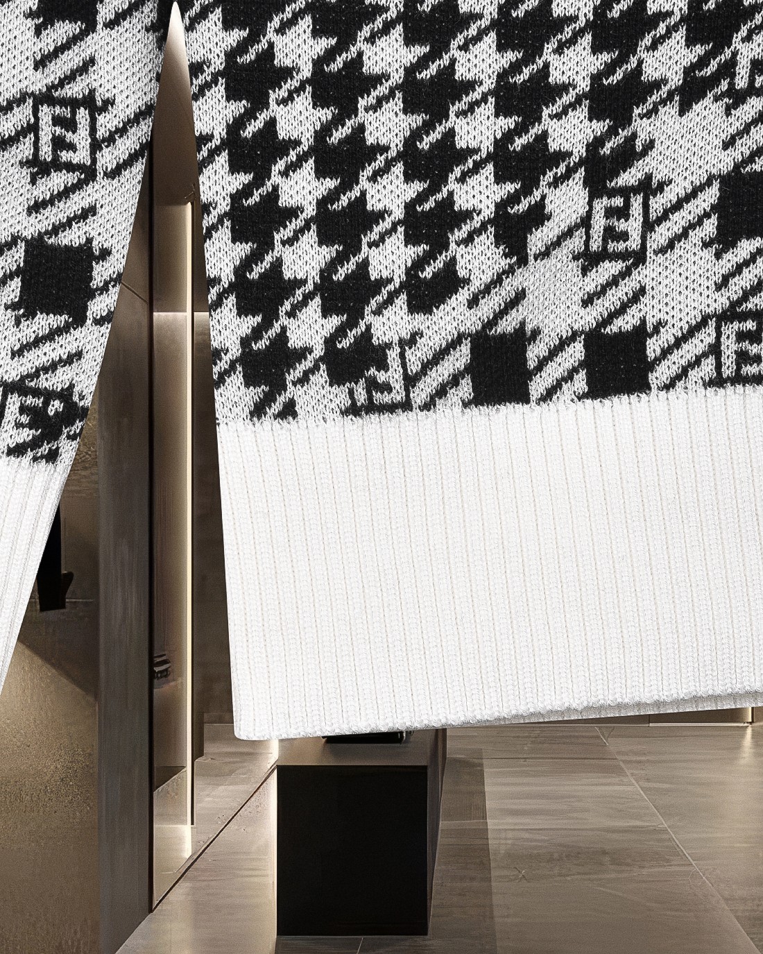 【FENDI旗艦店】フェンディ セーター 男女兼用 ご好評に付き再入荷！