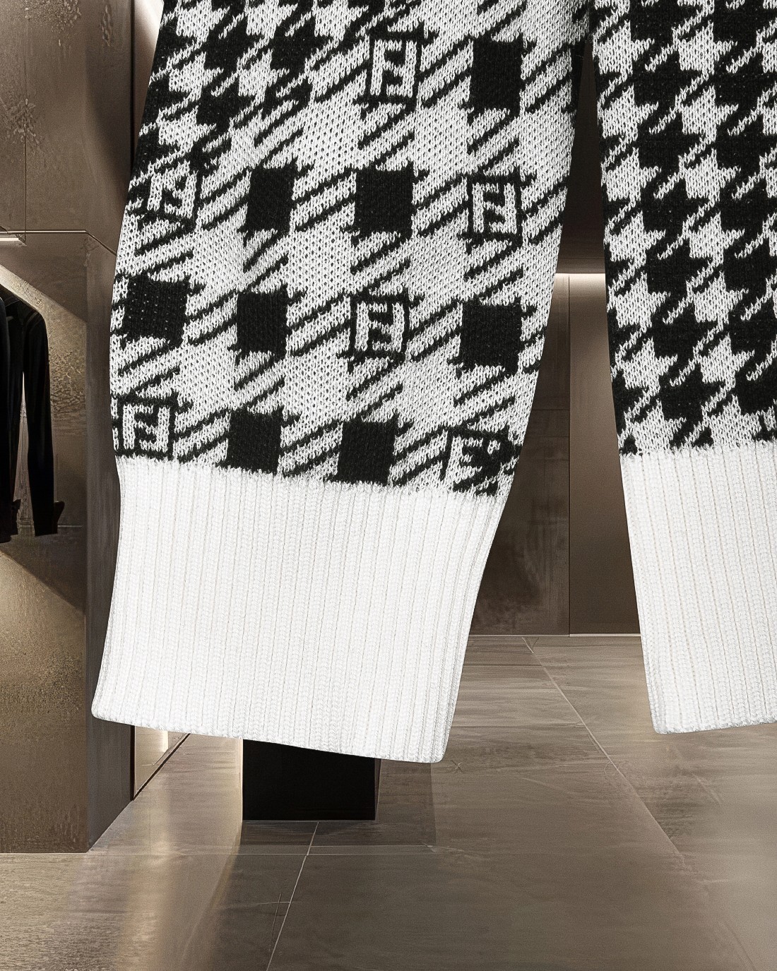 【FENDI旗艦店】フェンディ セーター 男女兼用 ご好評に付き再入荷！