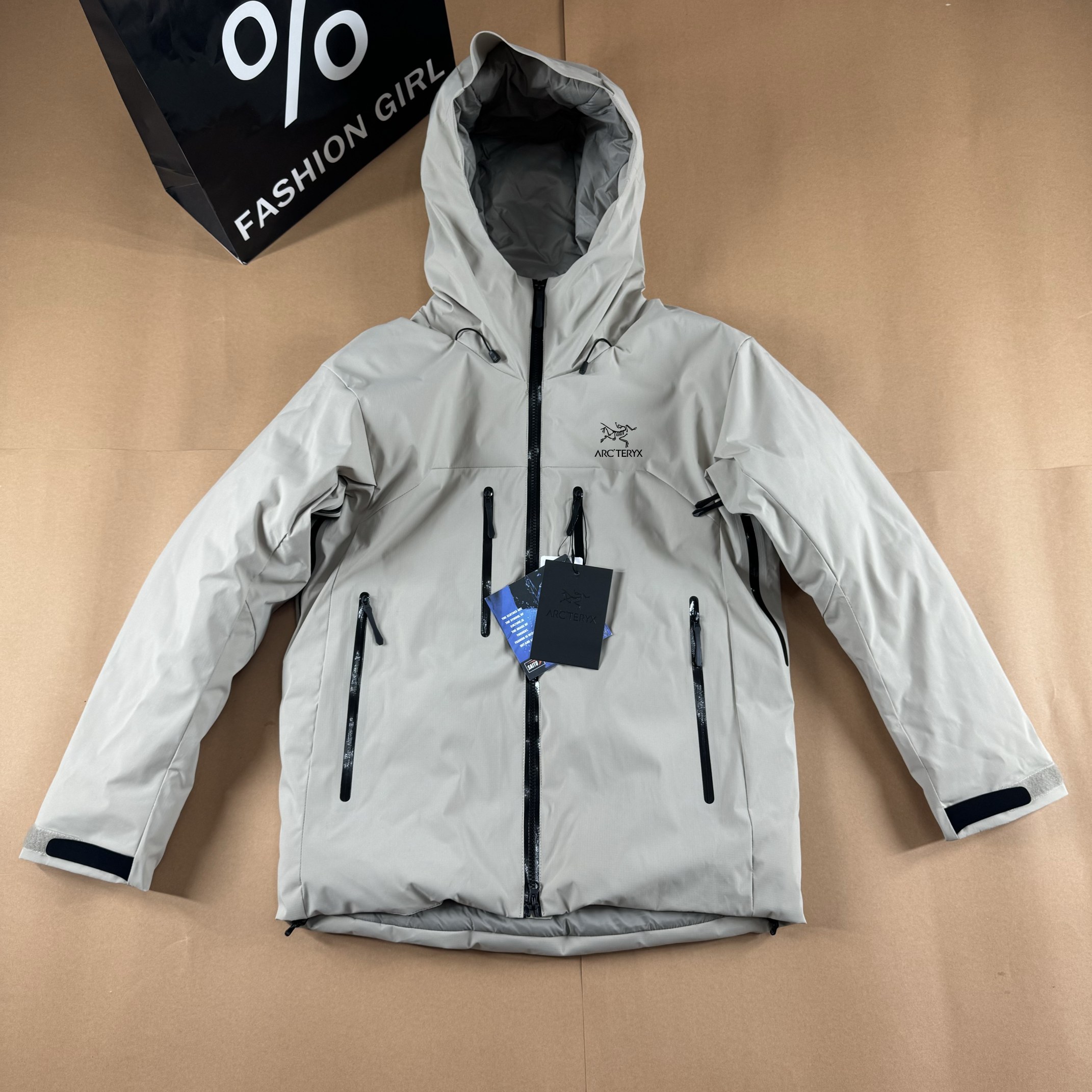 【ARC'TERYX旗艦店】ダウンジャケット 男女兼用 ご好評に付き再入荷！