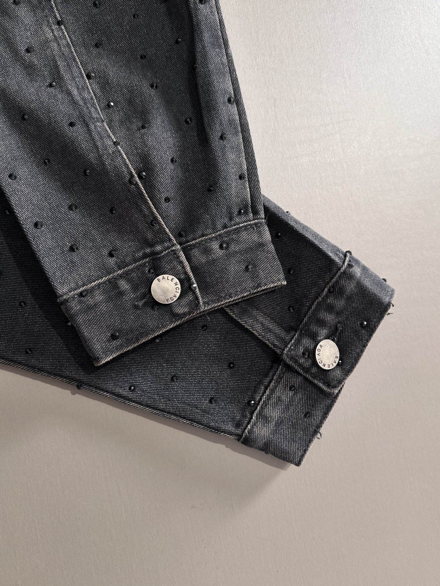 【BALENCIAGA公式旗艦店】バレンシアガ デニムジャケット ご好評に付き再入荷！