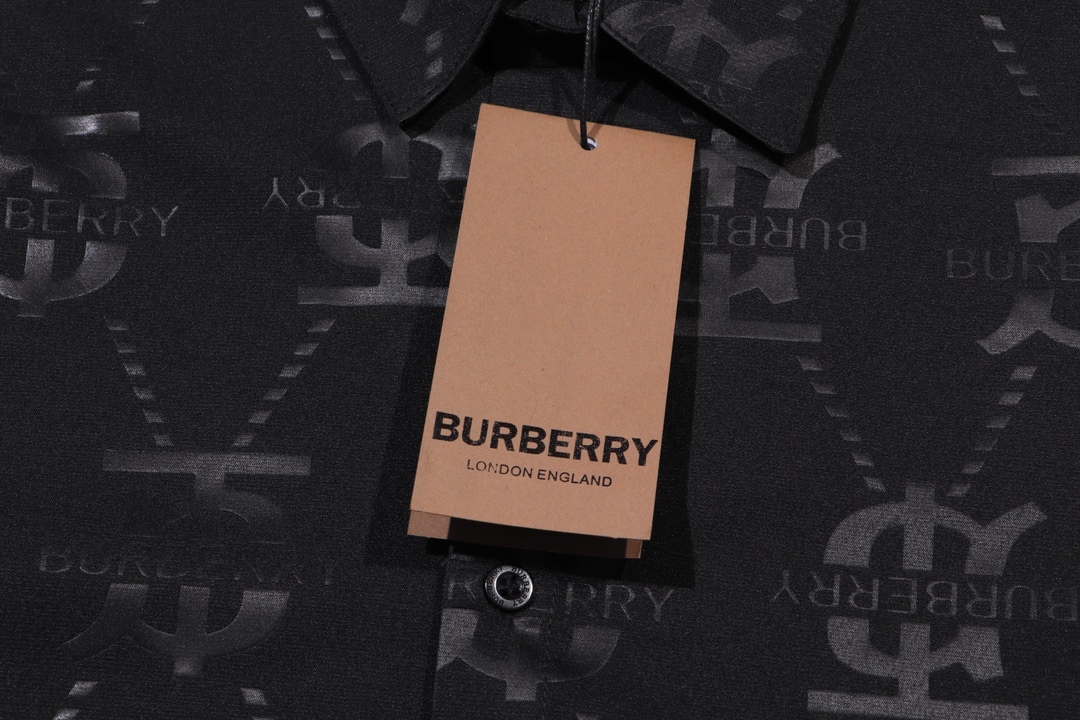 【BURBERRY 公式旗艦店】バーバリー シャツ ご好評に付き再入荷 240716
