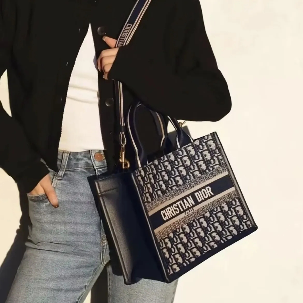 スタイリッシュで可愛い★DIOR BOOK TOTE バッグ スモール